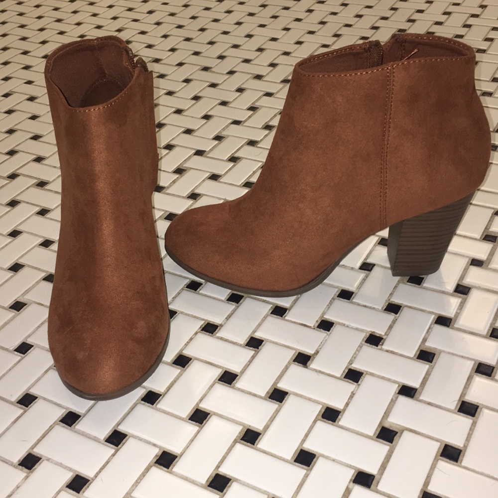 Brown suede booties!